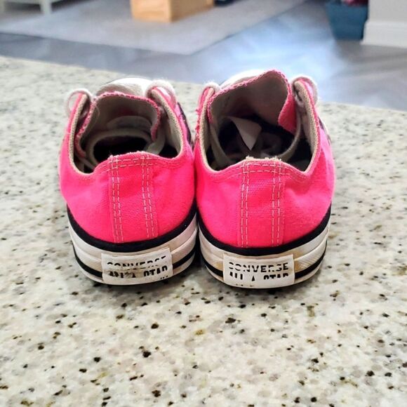 Toddler Converse Hyper Pink, kids size 2 - Picture 3 of 7